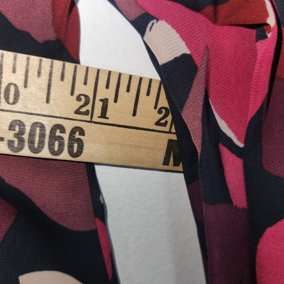 Evereve Emilia Chiffon Tie Front Blouse in a Floral Print SMALL Romantic - Picture 7 of 9